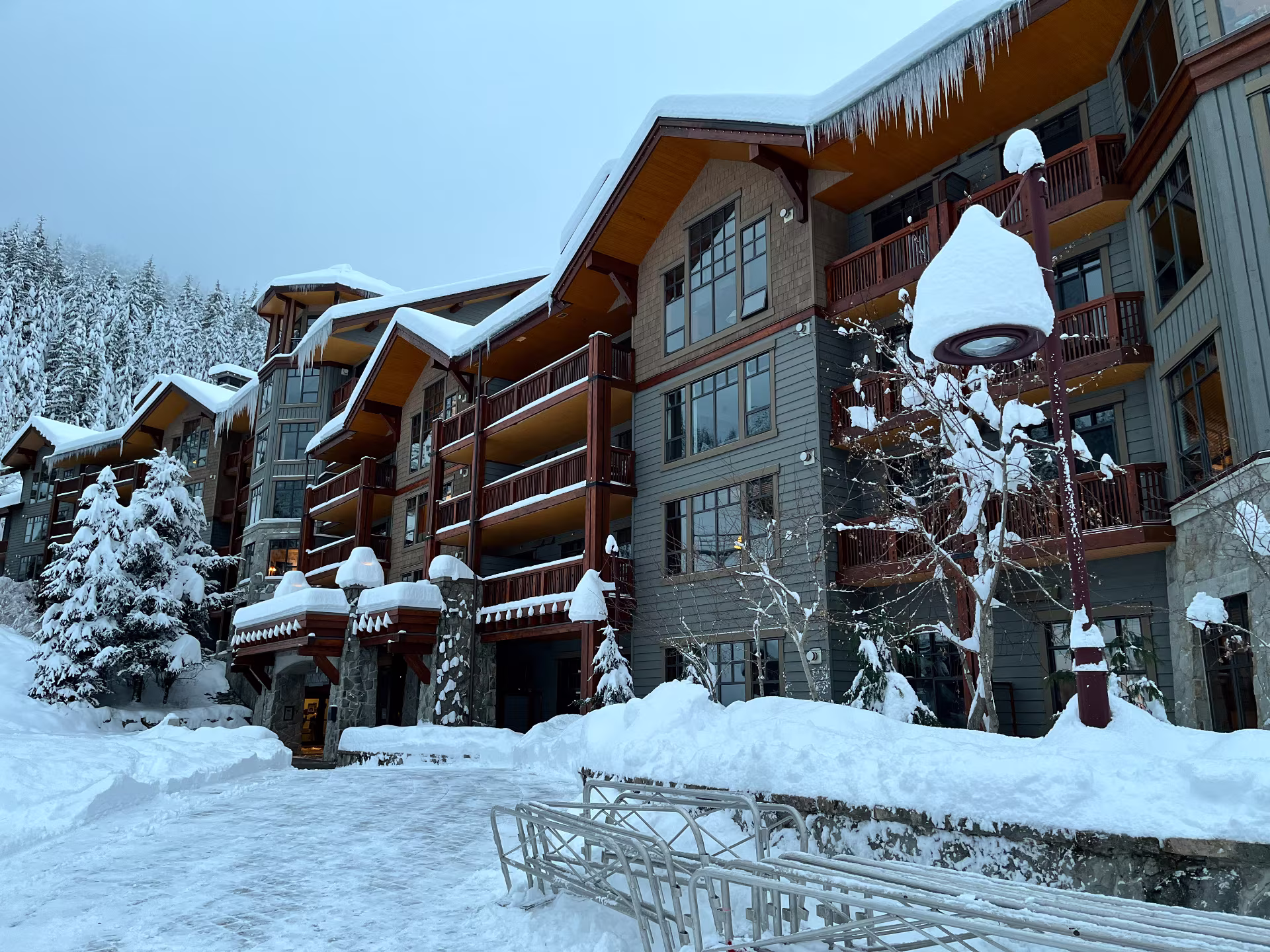 First Tracks Lodge Exterior 08