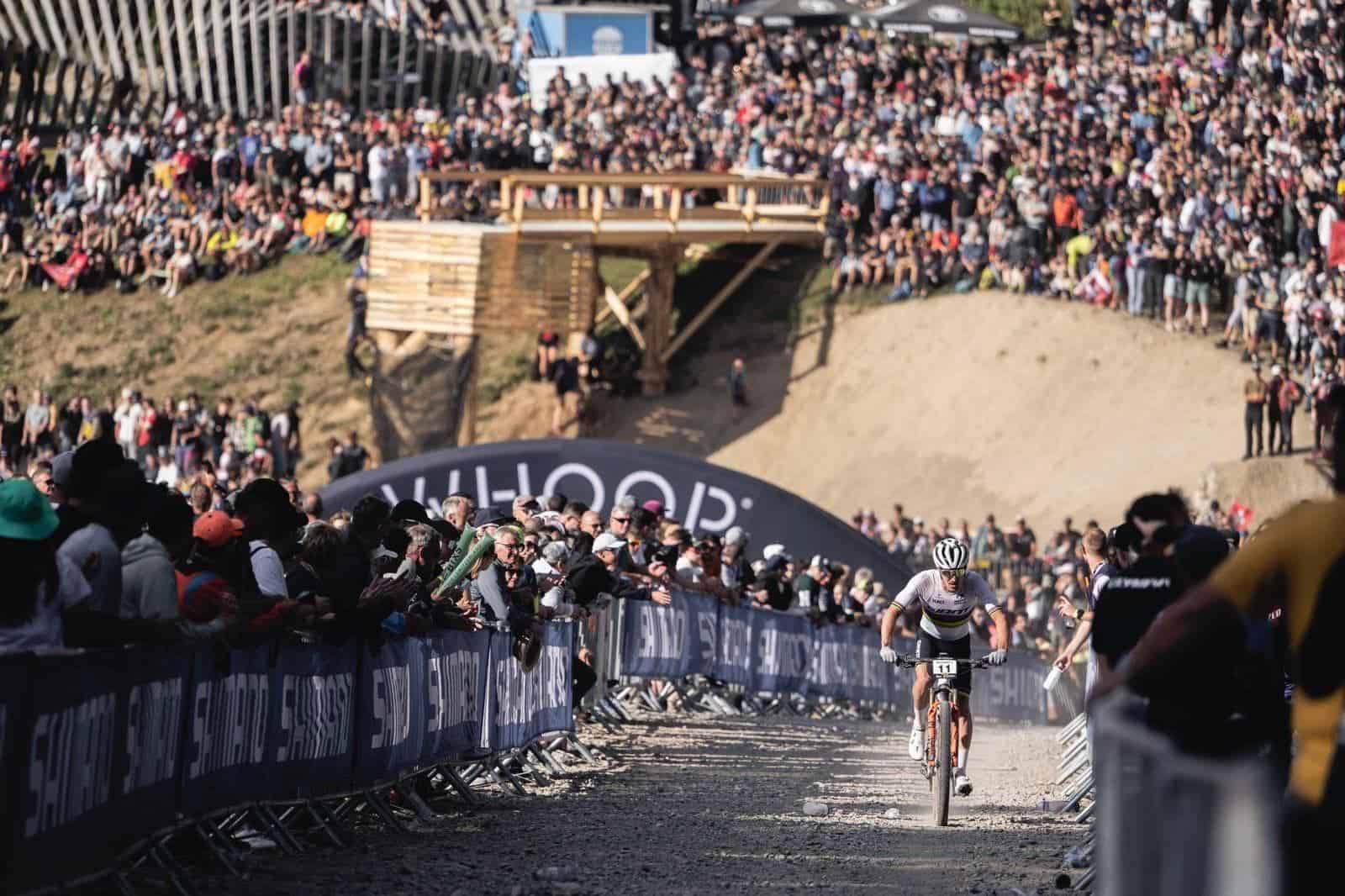 Uci Mountain Bike World Cup Elite Riders Descending The Trail At Mountain Bike Park During The Uci Mountain Bike World Cup
